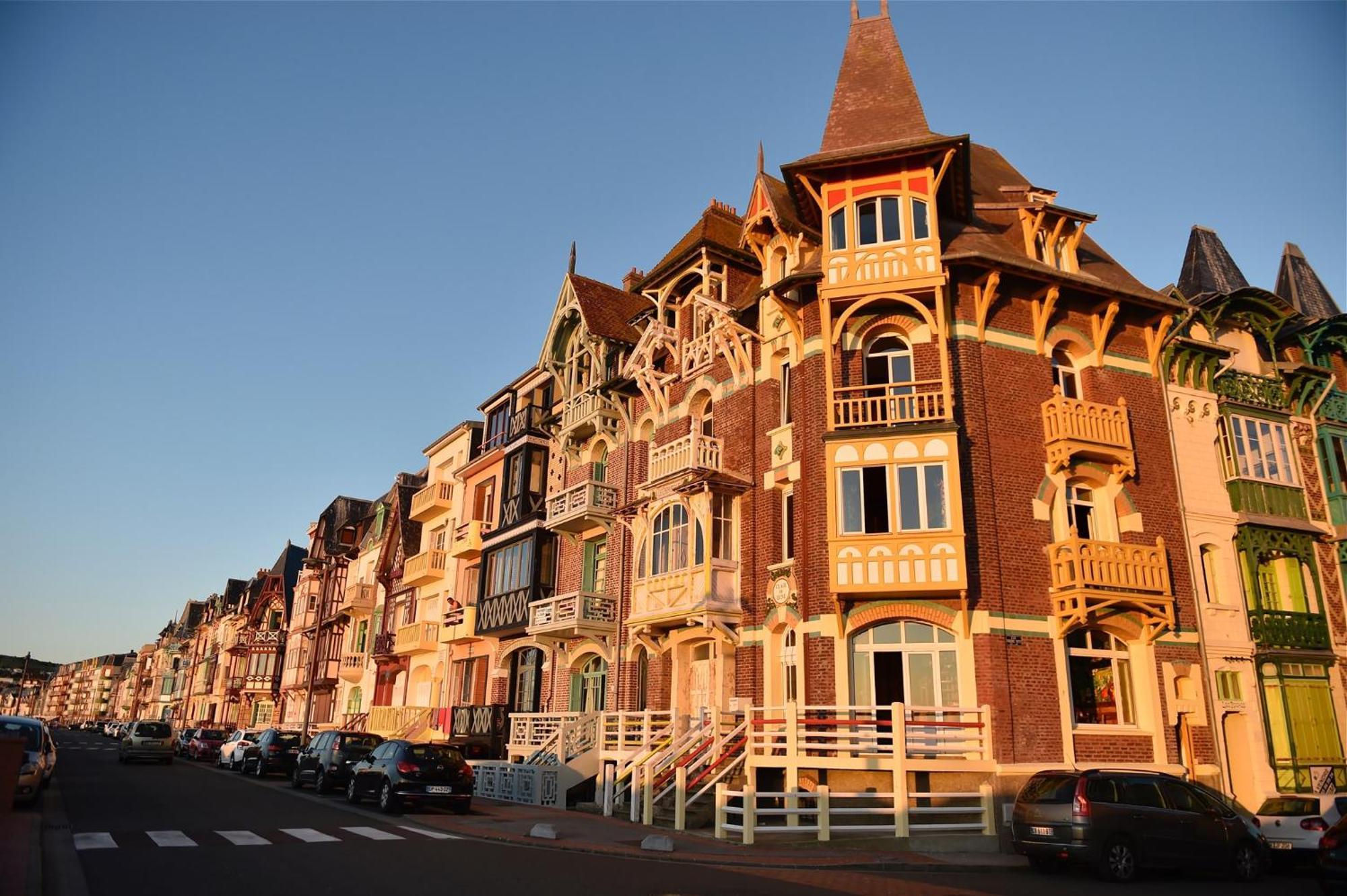 IDÉALEMENT SITUÉ LE STUDIO Les Locations ISAHORA sont aussi à 2 pas du Château d'Eu, des Falaises du Tréport, de MERS les Bains et aux portes de la BAIE DE SOMME Eu (Sena Marítimo) Exterior foto